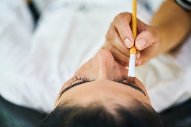 filling in eyebrows