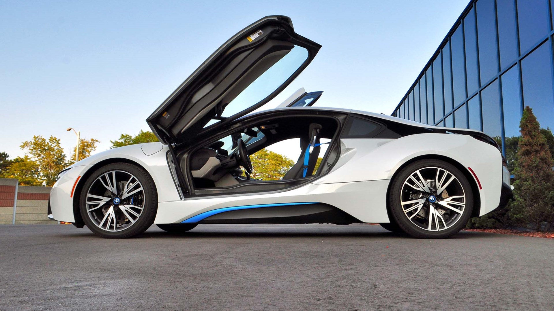 High-Tech Sports Cars You Can Use for a Sporty Ride