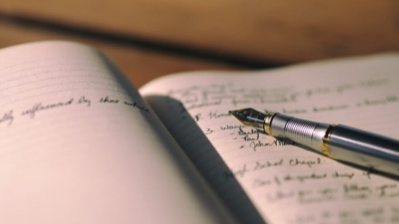 4 Amazing Reasons Why Businesses Need Book Writing in 2022