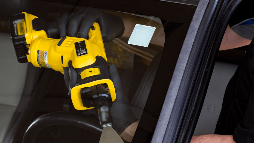essential tools for windscreen replacement